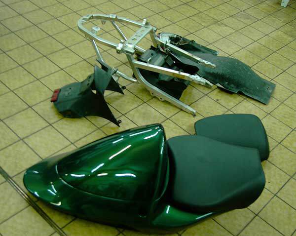 Suzuki TL1000R-Heck in "British-Racing-Green"